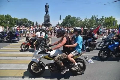 картинка, изображение к Луганские байкеры-рекордсмены вернулись с СВО и пустились в юбилейный мотопробег, чтобы сохранить свою традицию